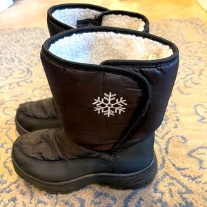 Snow boots